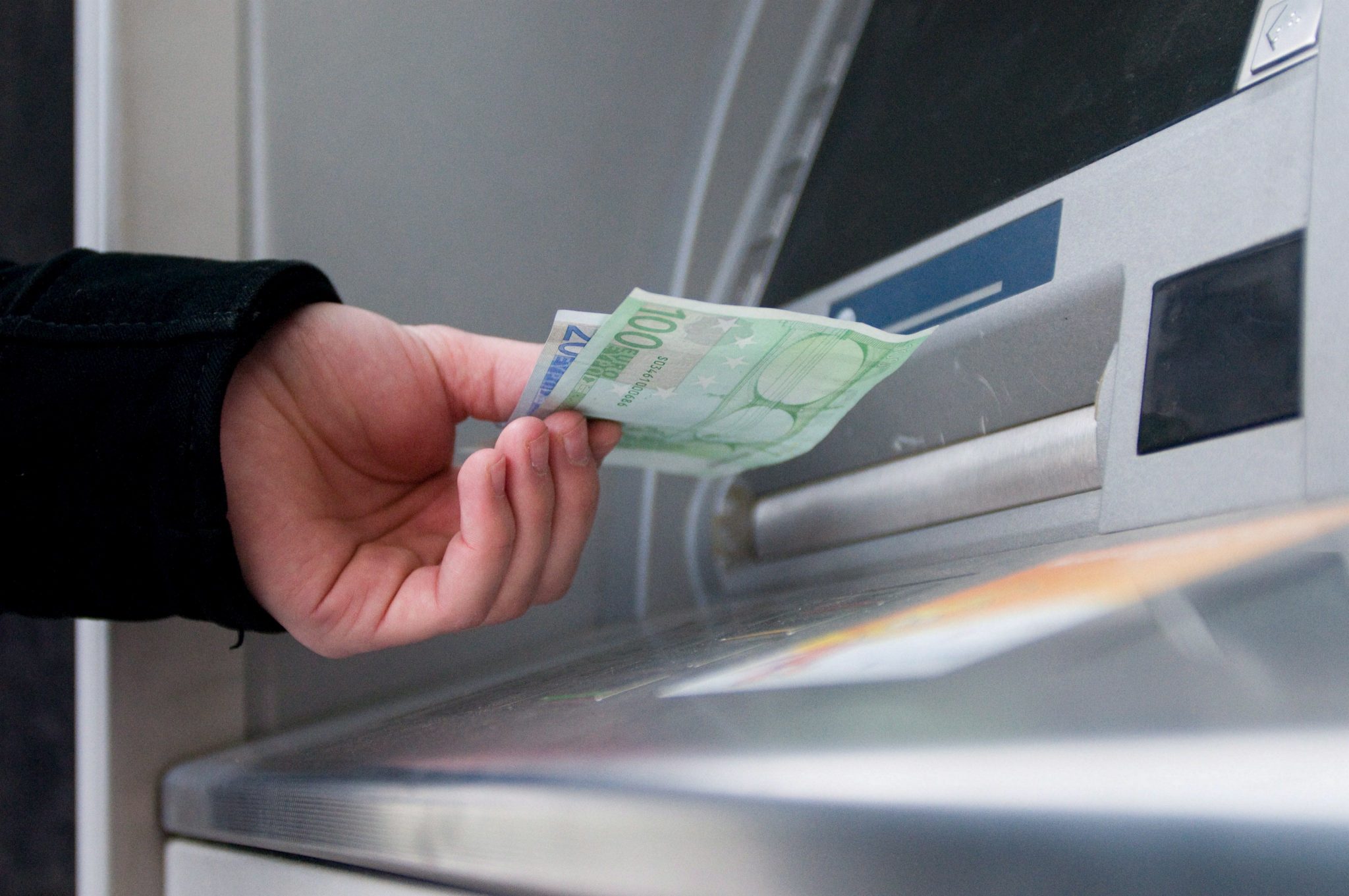 Atm Cash Card First Choice Credit Union - bankautomat bank atm euro geldscheine paris attentat charlie hebdo jpg