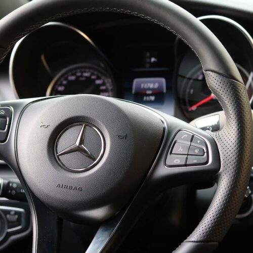 leather-steering-wheel-2654960_1280